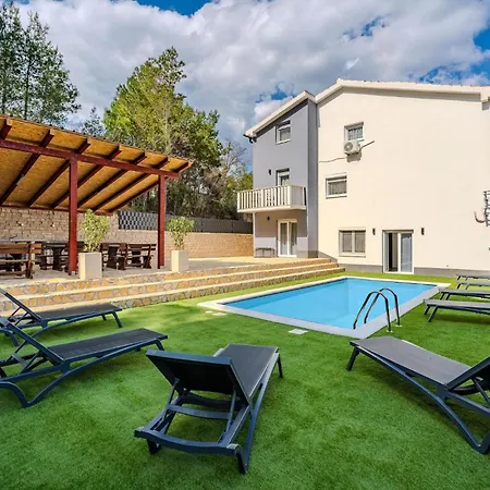 Beautiful In Karin With Heated Swimming Pool *