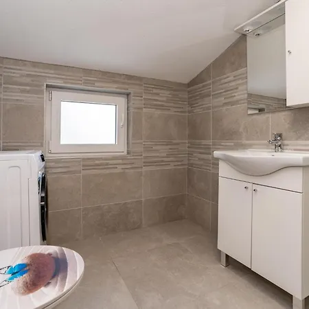 Beautiful In Karin With Heated Swimming Pool *