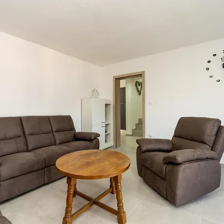 Holiday home Beautiful In Karin With Heated Swimming Pool Nadin