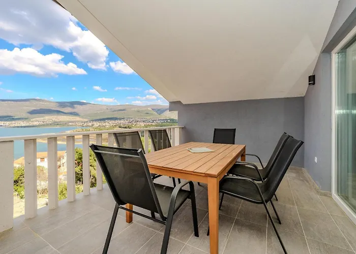 Amazing In Karin Holiday home Nadin