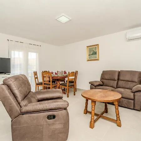 Amazing In Karin Nyaraló