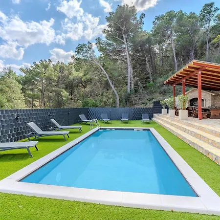 Beautiful In Karin With Heated Swimming Pool Casa de Férias *