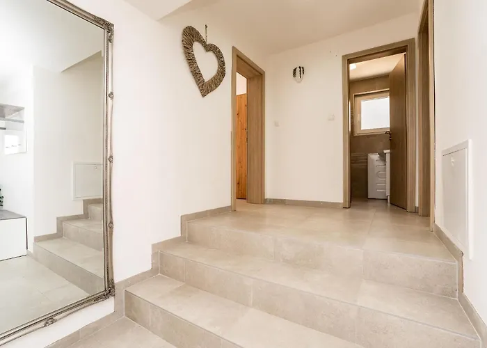 Amazing In Karin Nyaraló