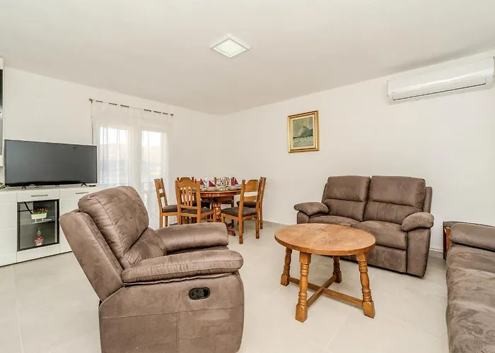 Amazing In Karin Nyaraló